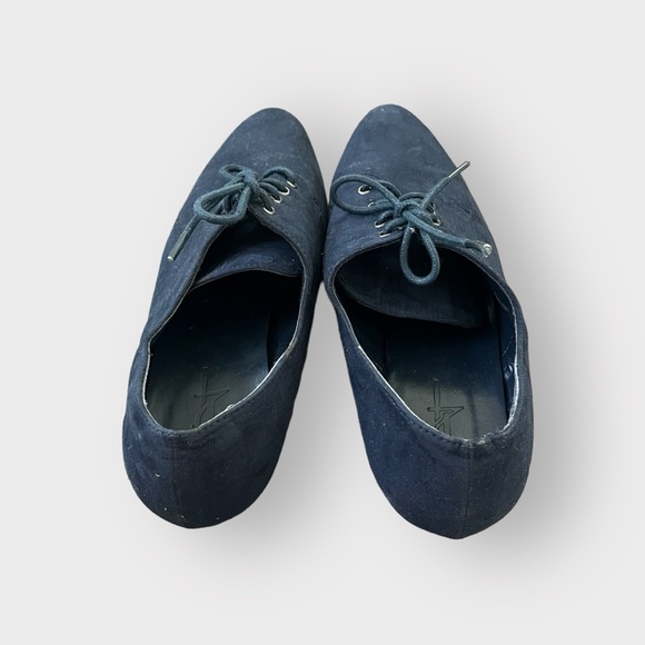 Forever 21 Navy Blue Faux Suede Pointed Toe Lace Up Oxford Flat Shoes - Picture 3 of 4